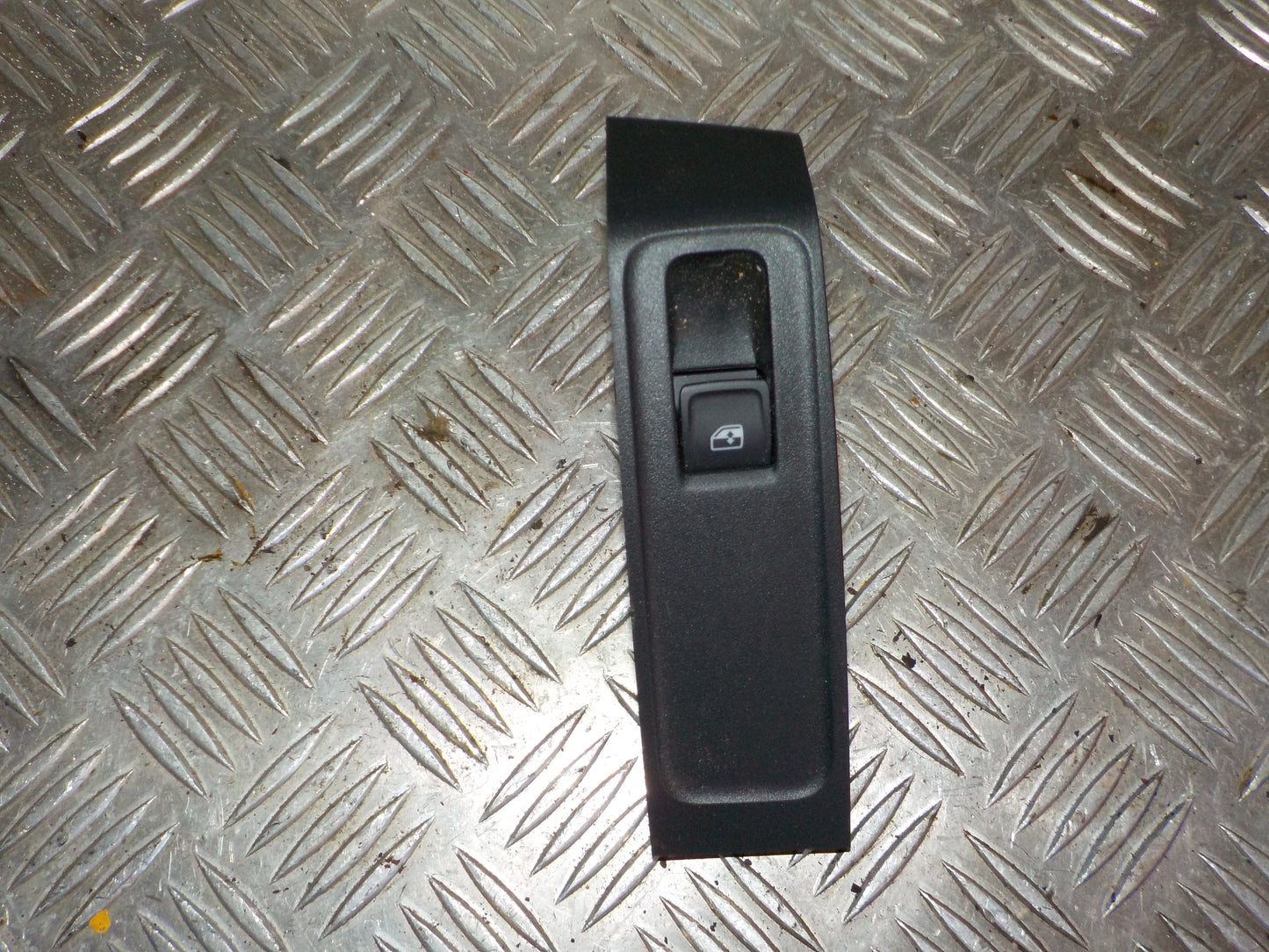 Skoda Fabia Kontakt Rudehejs Med OEM Nr. 6V0959855 Fra Skoda Ophugger