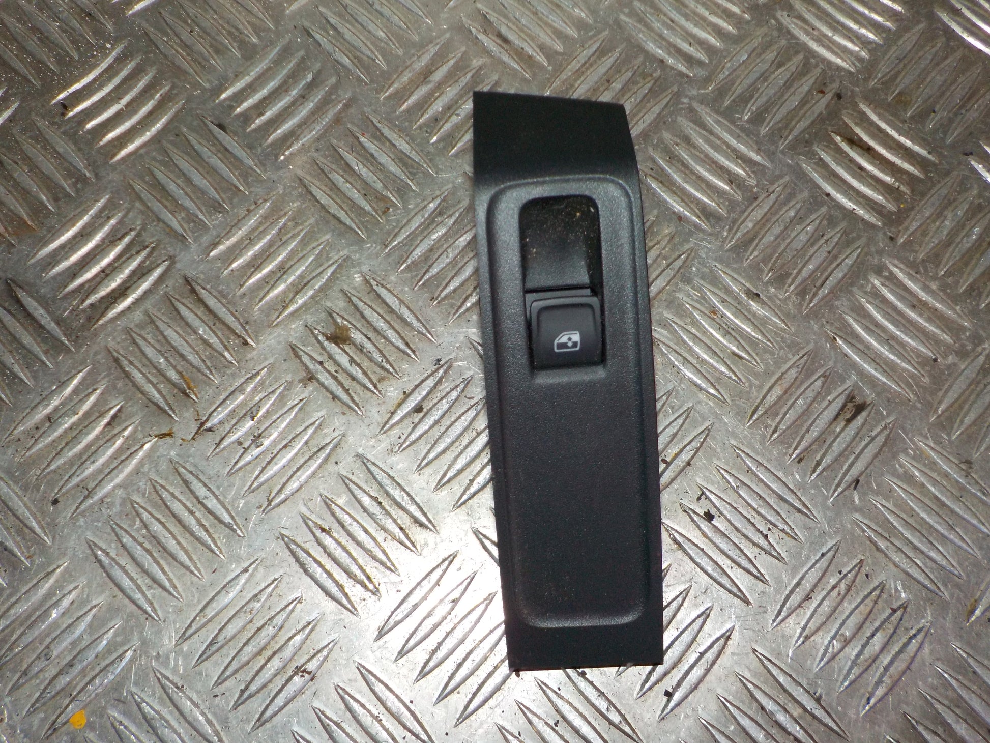 Skoda Fabia Kontakt Rudehejs Med OEM Nr. 6V0959855 Fra Skoda Ophugger