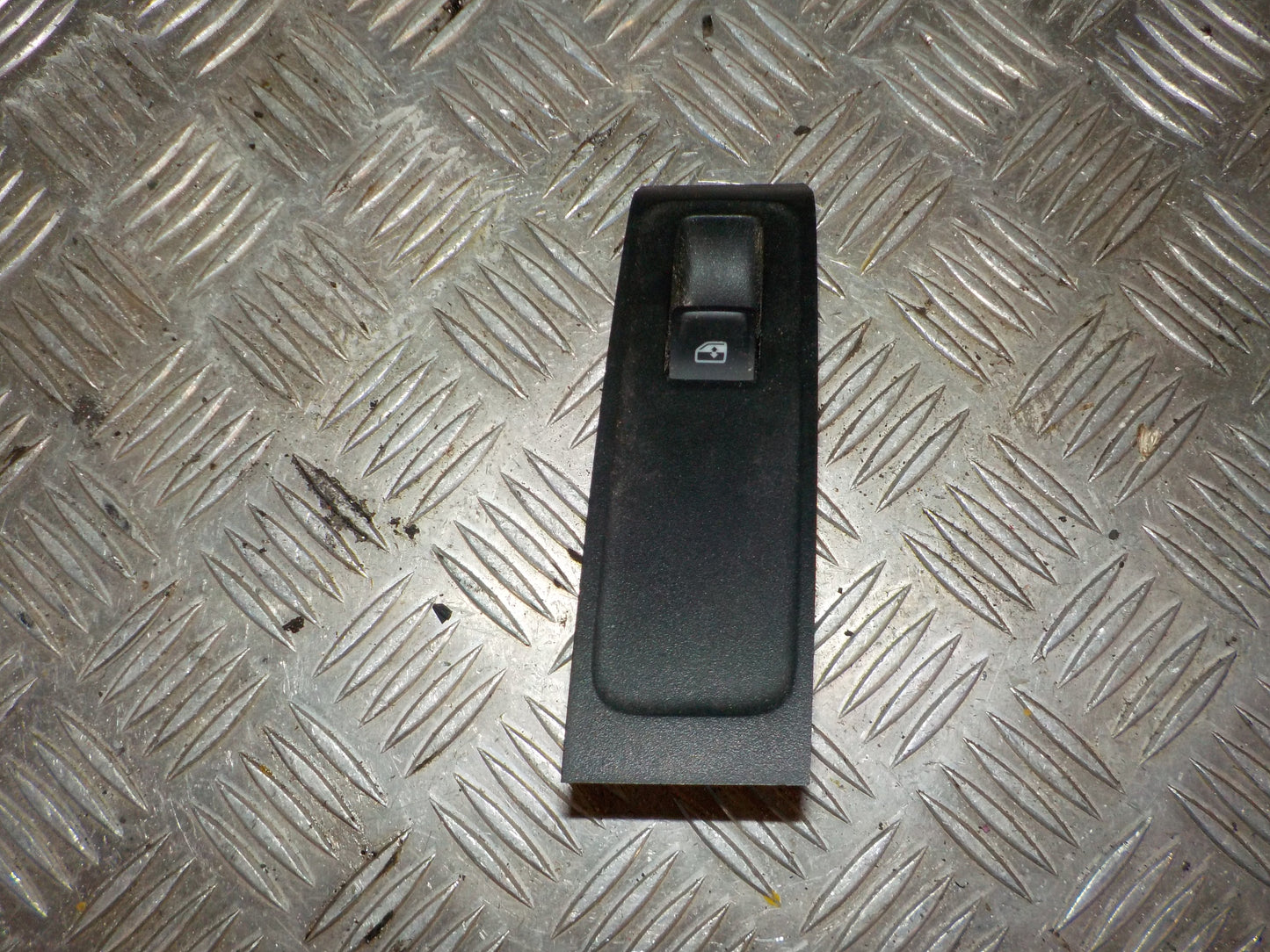 Skoda Fabia Kontakt Rudehejs Med OEM Nr. 6V0959855 Fra Skoda Ophugger