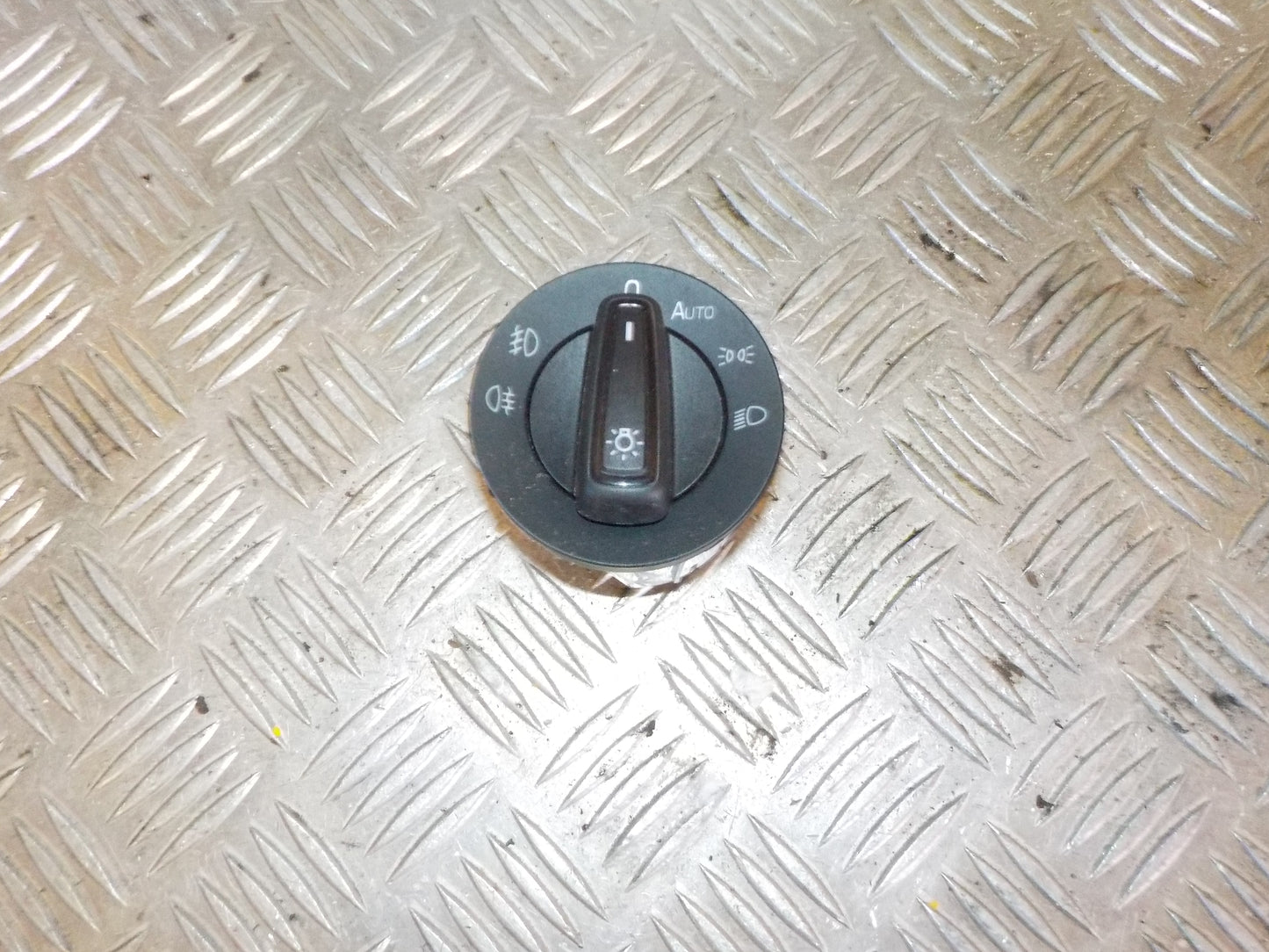 Skoda Fabia Kontakt Lys Med OEM Nr. 5E0941431D Fra Skoda Ophugger