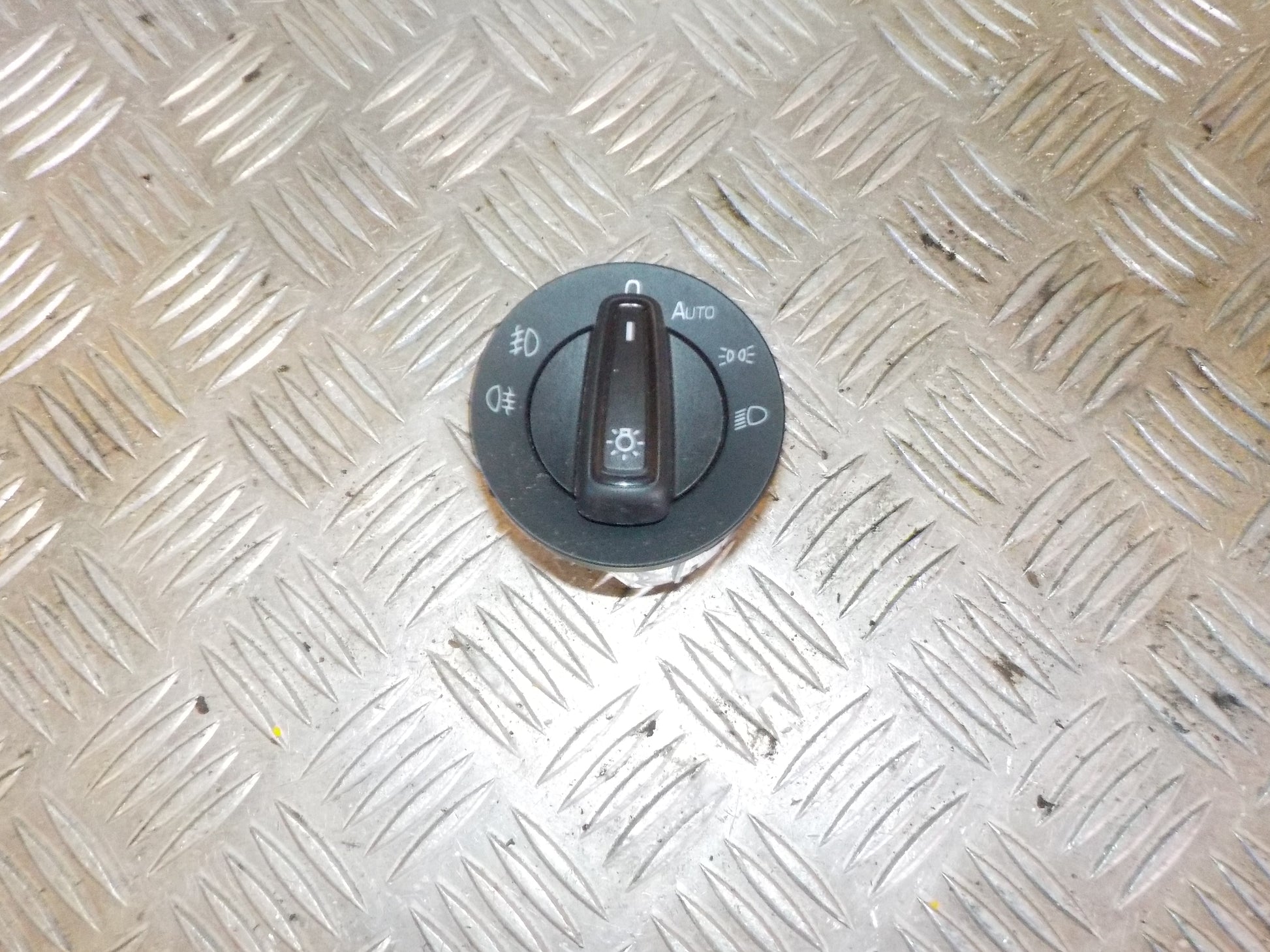 Skoda Fabia Kontakt Lys Med OEM Nr. 5E0941431D Fra Skoda Ophugger