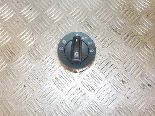 Skoda Fabia Kontakt Lys Med OEM Nr. 5E0941431D Fra Skoda Ophugger