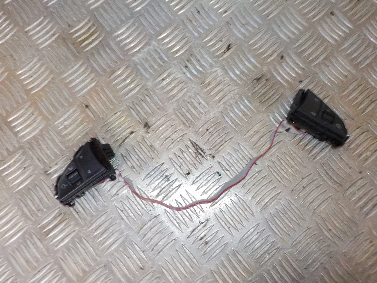 Skoda Fabia Kontakt Diverse Med OEM Nr. 3V0919719E Fra Skoda Ophugger