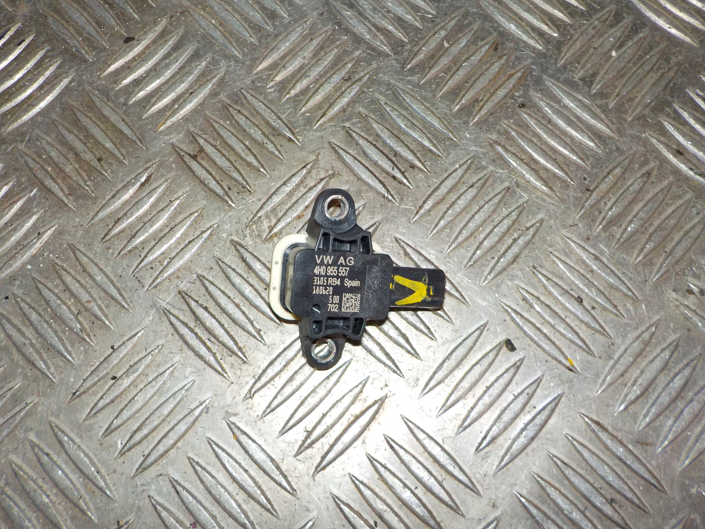 Skoda Fabia Airbag Føler Med OEM Nr. 4H0955557 Fra Skoda Ophugger