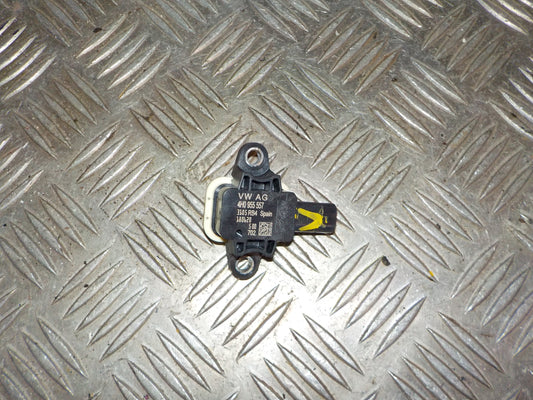 Skoda Fabia Airbag Føler Med OEM Nr. 4H0955557 Fra Skoda Ophugger