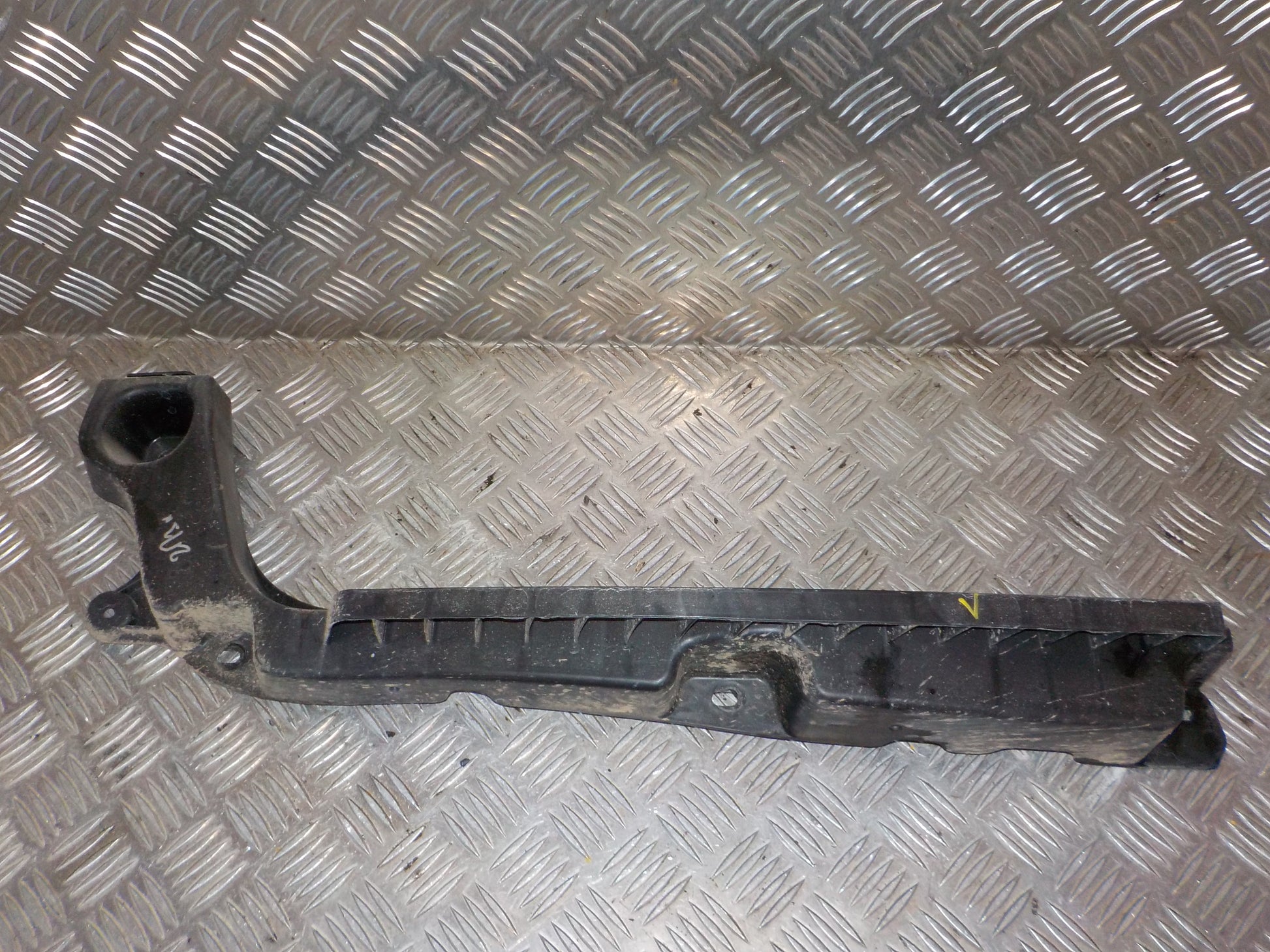 Skoda Fabia Kofangerstiver Med OEM Nr. 6V9807863 Fra Skoda Ophugger