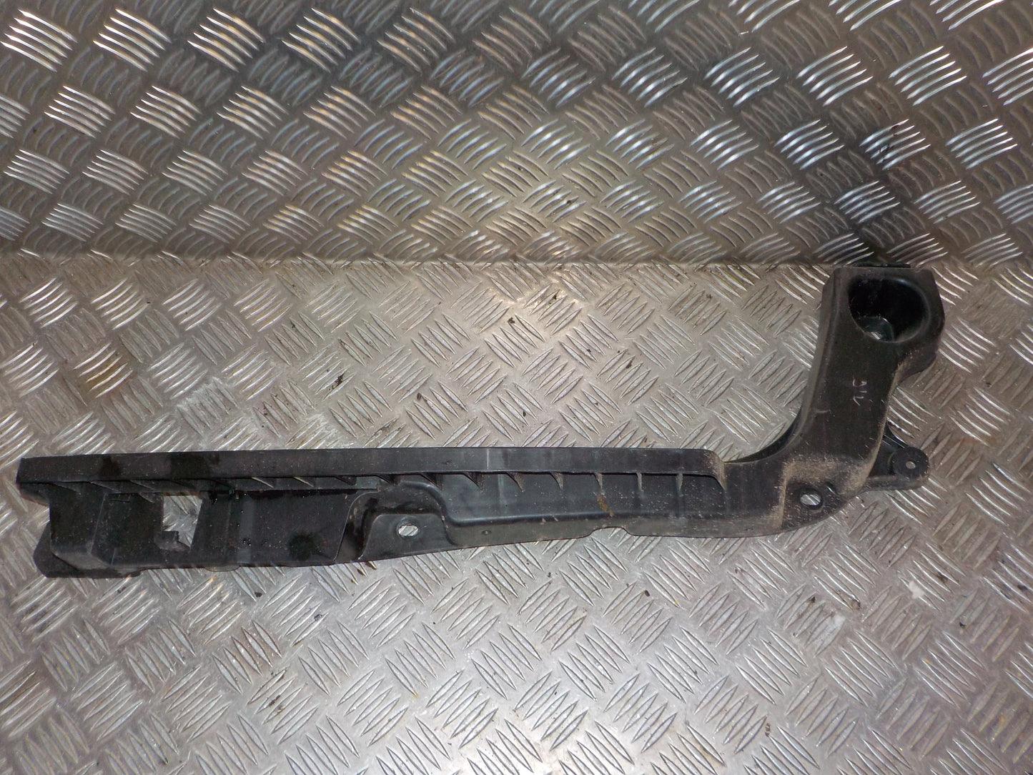 Skoda Fabia Kofangerstiver Med OEM Nr. 6V9807864 Fra Skoda Ophugger