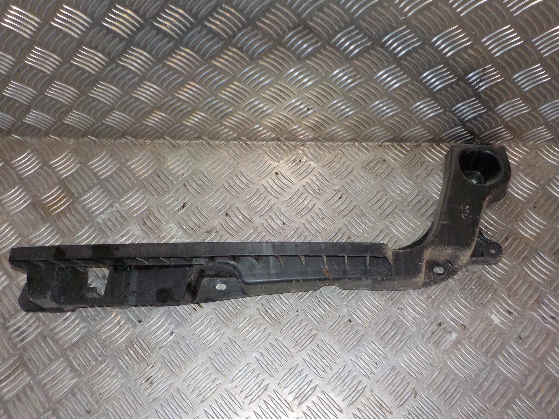 Skoda Fabia Kofangerstiver Med OEM Nr. 6V9807864 Fra Skoda Ophugger