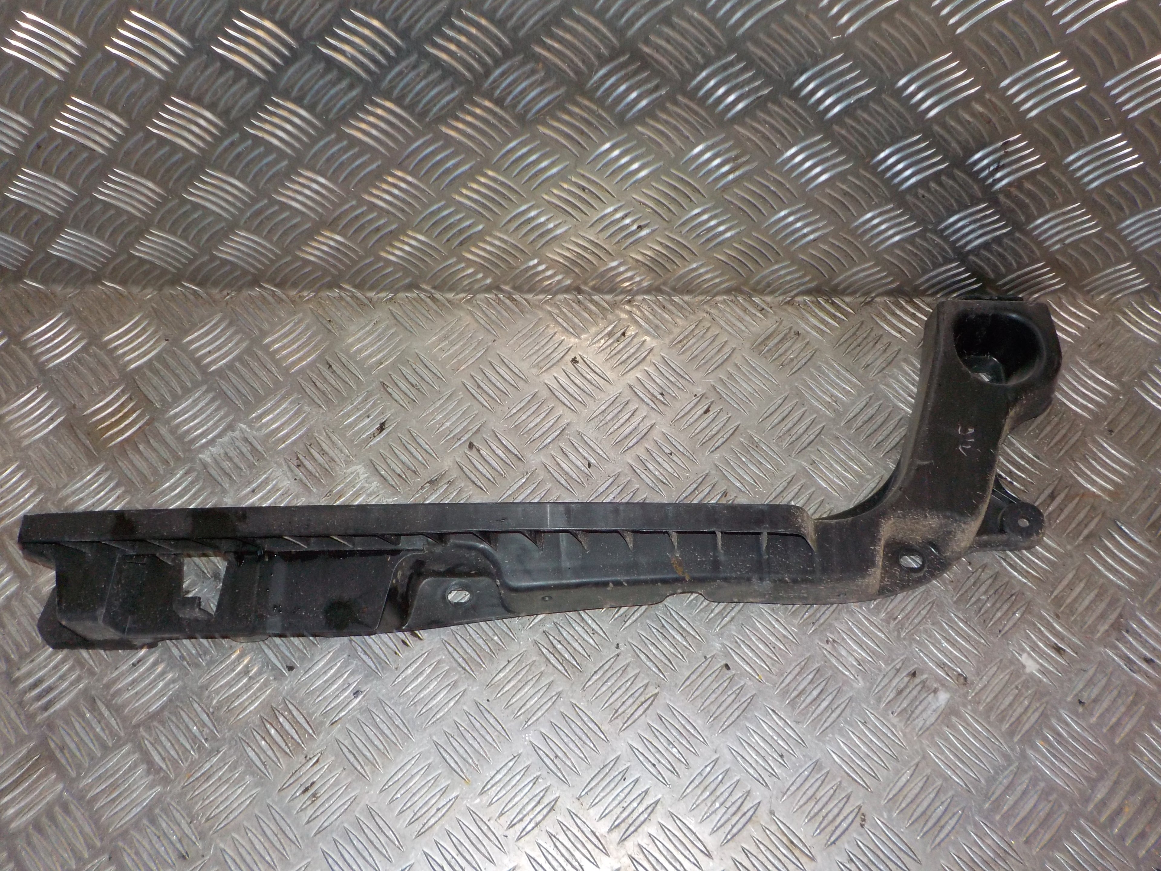 Skoda Fabia Kofangerstiver Med OEM Nr. 6V9807864 Fra Skoda Ophugger