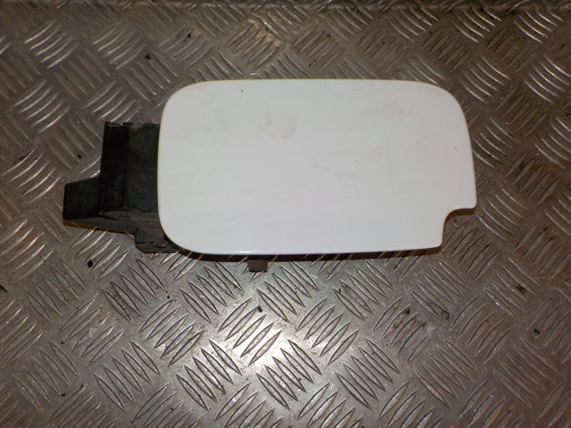 Peugeot Partner Benzinklap / Tankklap Med OEM Nr. Ophugger Fra Peugeot Ophugger