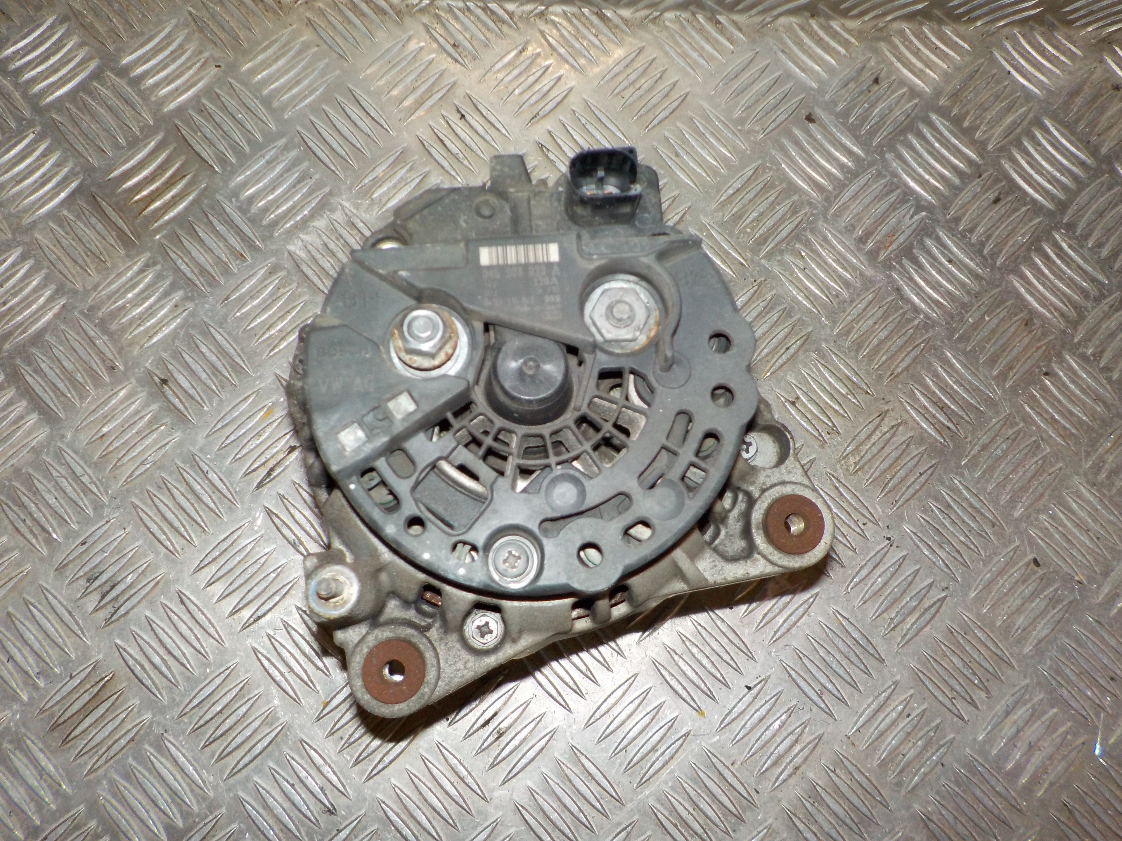 Skoda Fabia Generator Med OEM Nr. 021903025T Fra Skoda Ophugger