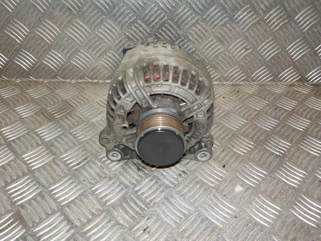 Skoda Fabia Generator Med OEM Nr. 021903025T Fra Skoda Ophugger
