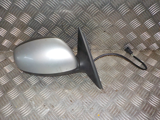 Skoda Fabia Sidespejl Med OEM Nr. 5J1857508E Fra Skoda Ophugger
