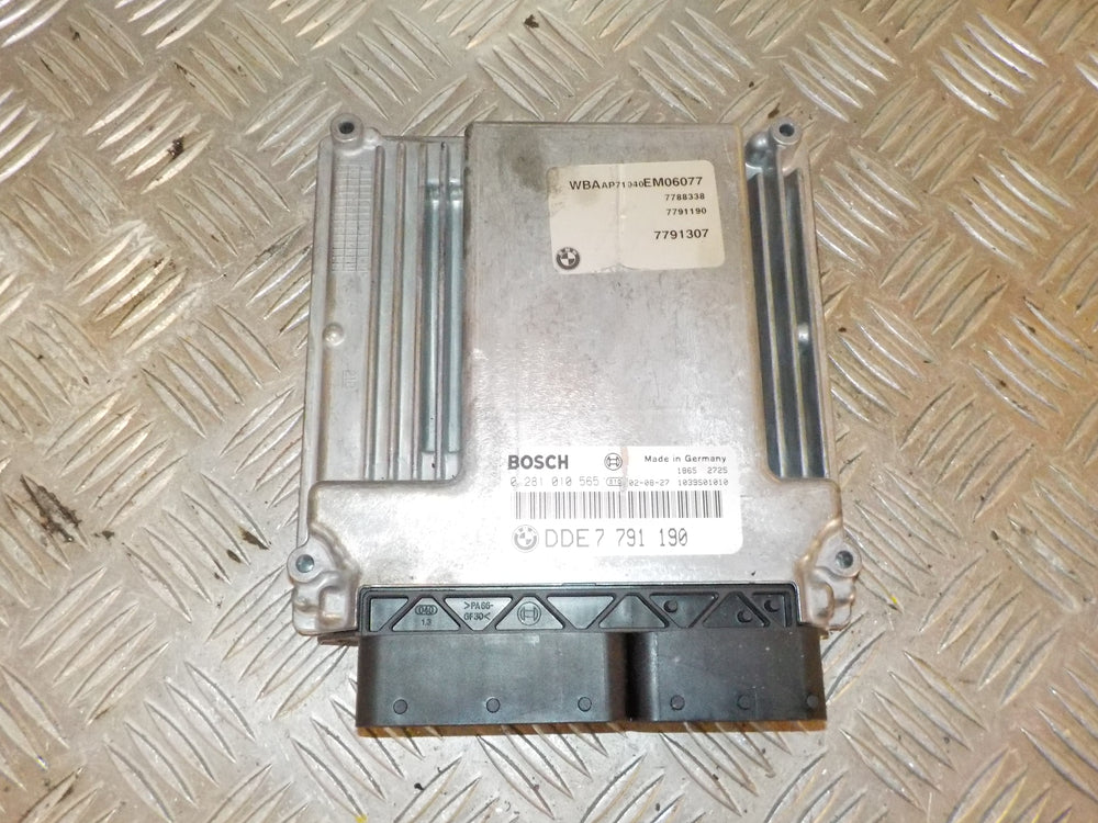 BMW 3-Serie E46 Motorstyring - Motorstyreboks - Injection Elboks Med OEM Nr. 0281010565 Fra BMW Ophugger