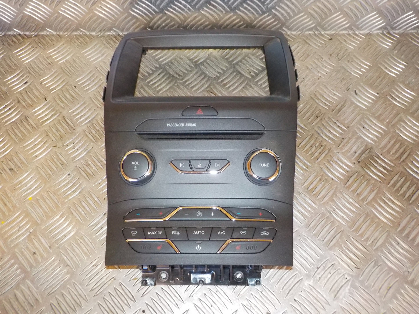 Ford S‑Max 2 Radioforplade Med OEM Nr. EM2T18E245AE Fra Ford Ophugger