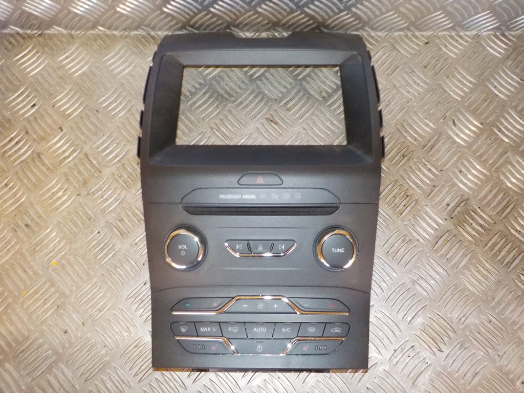 Ford S-Max 2 Radioforplade Med OEM Nr. EM2T18E245AE Fra Ford Ophugger