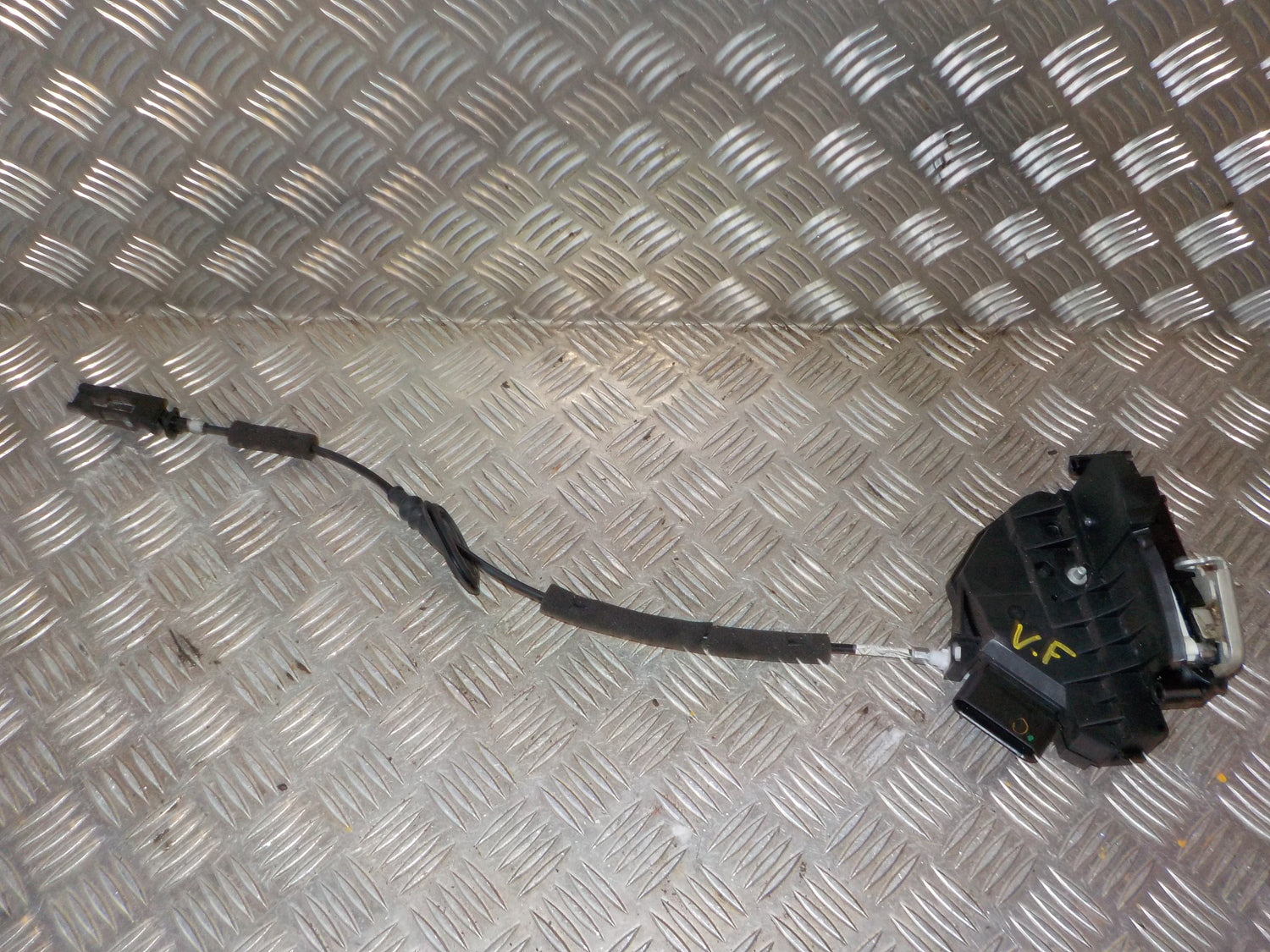 Ford S-Max 2 Dørlås Med OEM Nr. 2038957 Fra Ford Ophugger