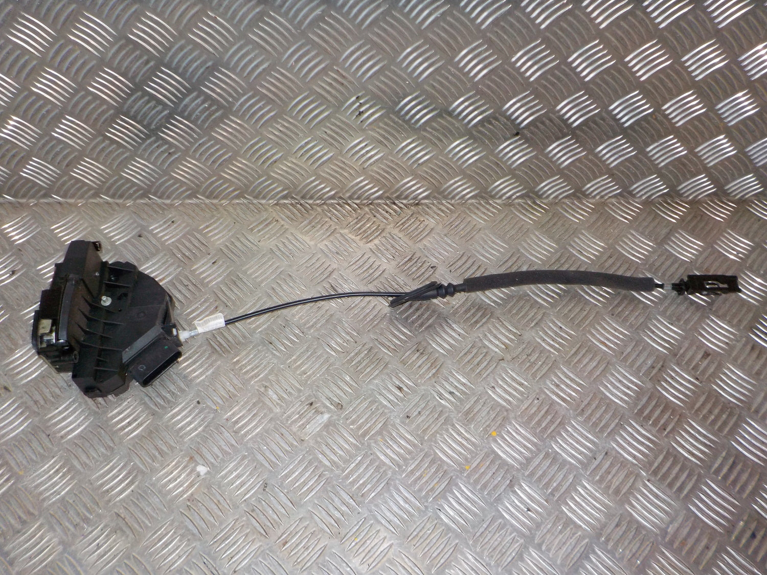 Ford S-Max 2 Dørlås Med OEM Nr. EM2AR26412CB Fra Ford Ophugger
