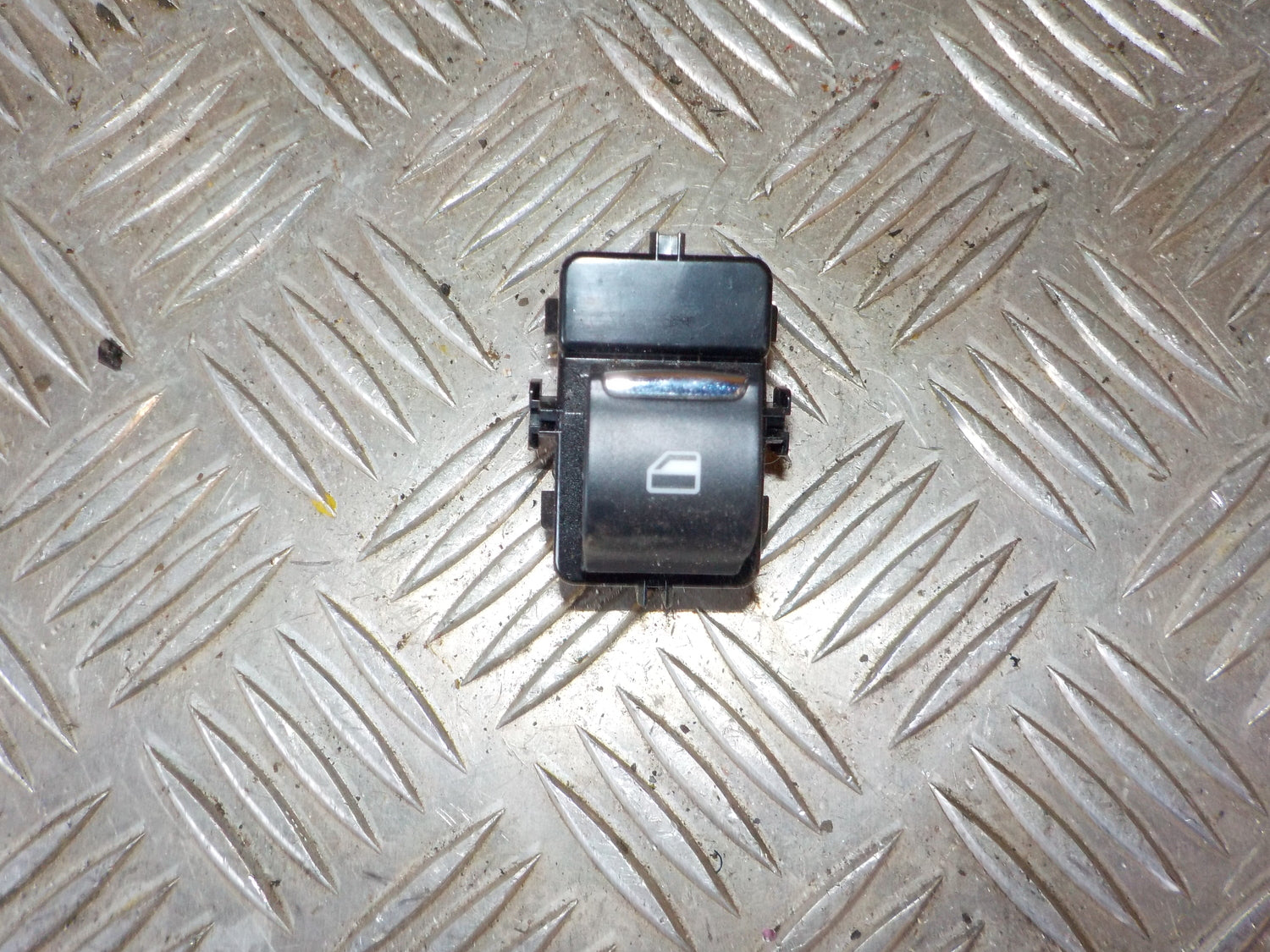 Ford S-Max 2 Kontakt Rudehejs Med OEM Nr. 2002214 Fra Ford Ophugger