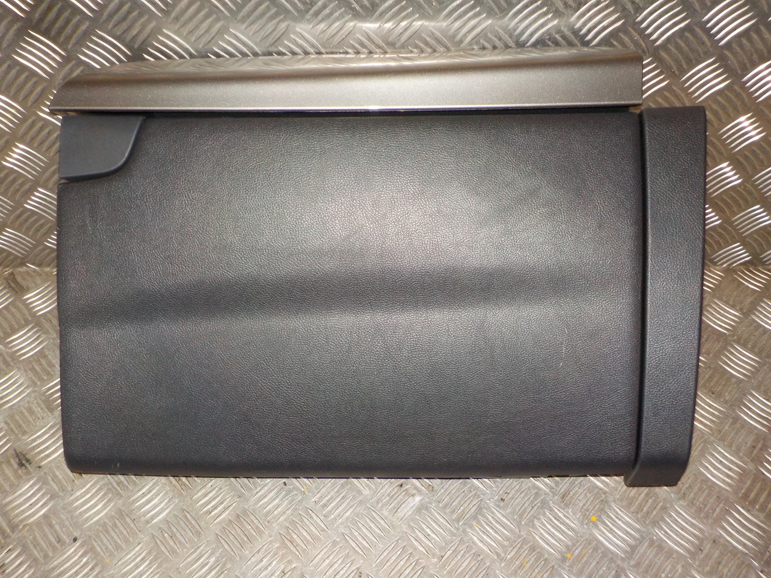 Ford S-Max 2 Handskerum Med OEM Nr. EM2BR06010AB Fra Ford Ophugger