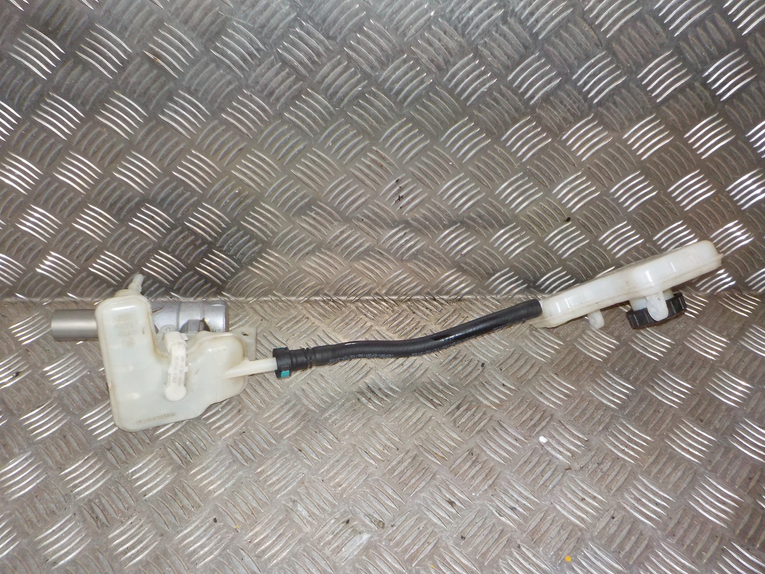 Ford S-Max 2 Bremsehovedcylinder Med OEM Nr. CV682C144AA Fra Ford Ophugger