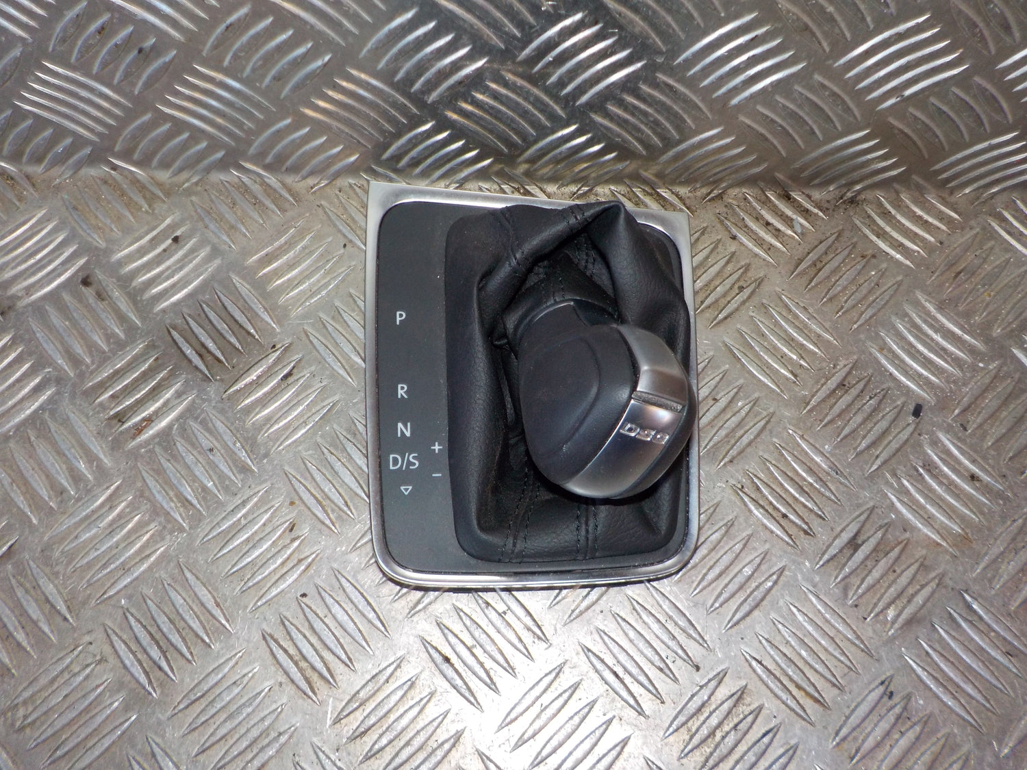 VW Golf 7 AU Gearmanchet Med OEM Nr. 5G1713203JUMF Fra VW Ophugger