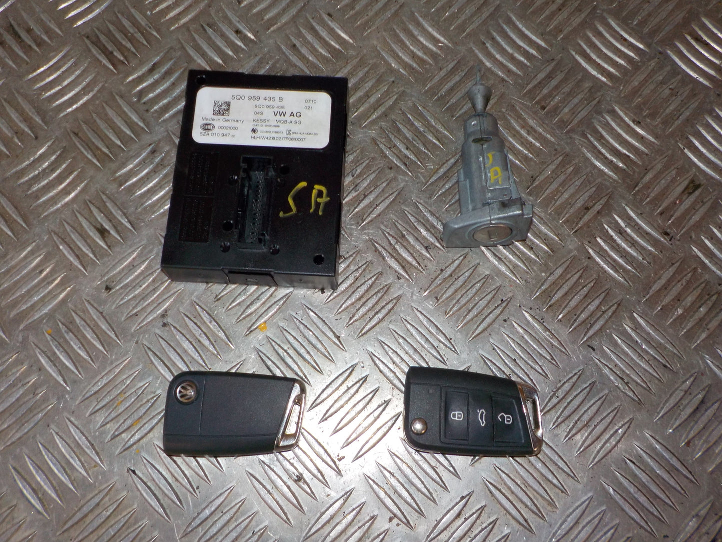 VW Golf 7 AU Låsesæt  Med OEM Nr. 5G0959752DF Fra VW Ophugger