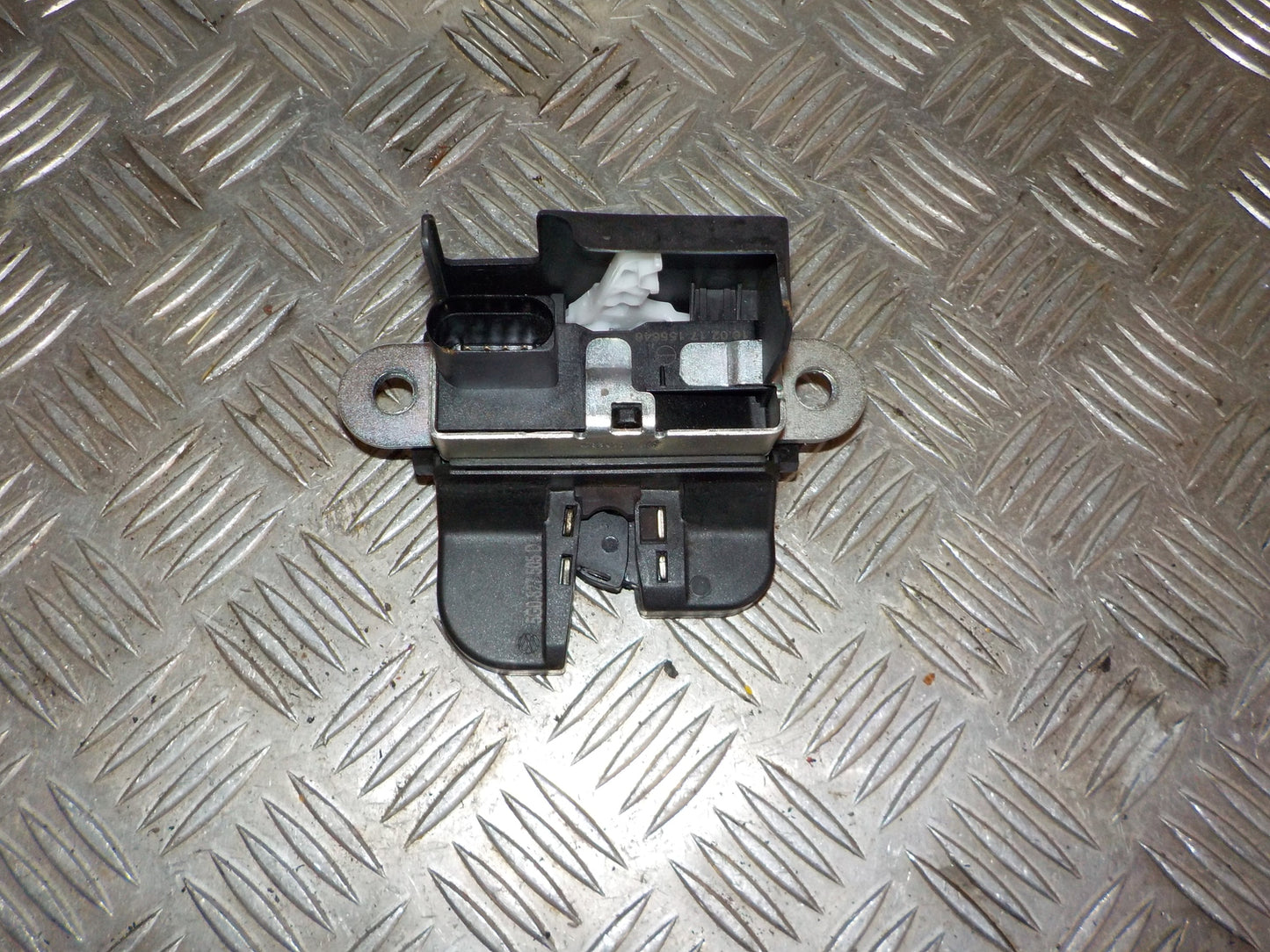 VW Golf 7 AU Dørlås Med OEM Nr. 5G0827505C9B9 Fra VW Ophugger