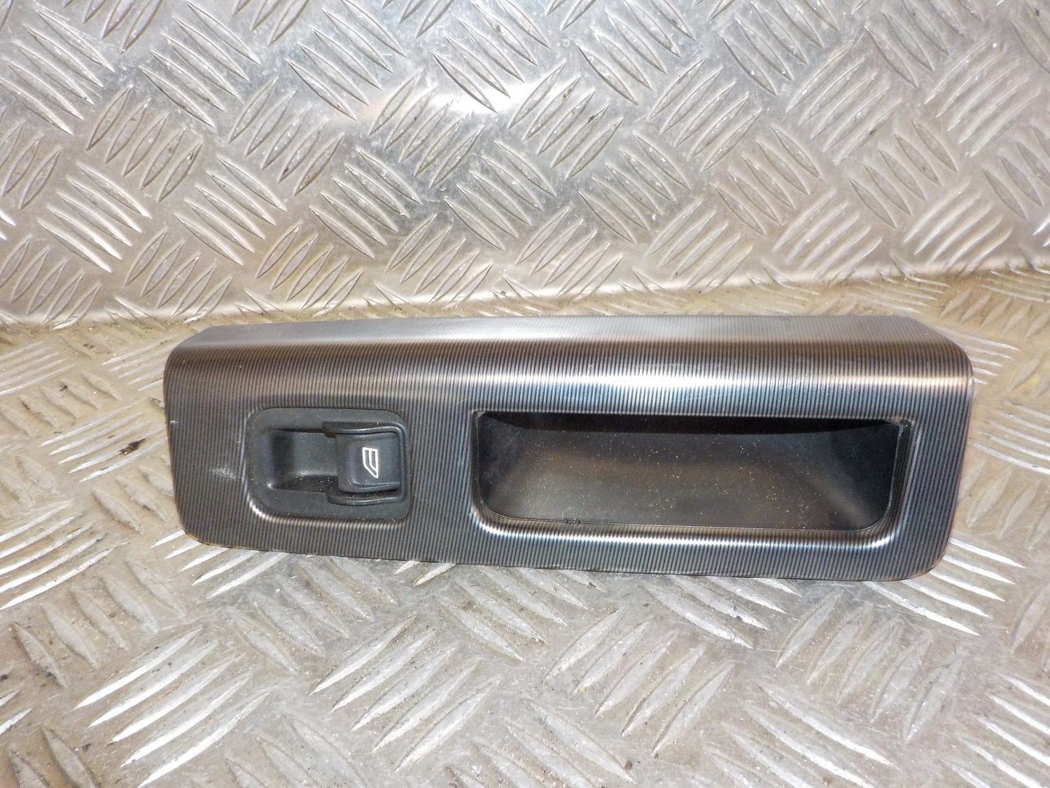 Volvo S40/V50 Kontakt Rudehejs Med OEM Nr. 30773217 Fra Volvo Ophugger