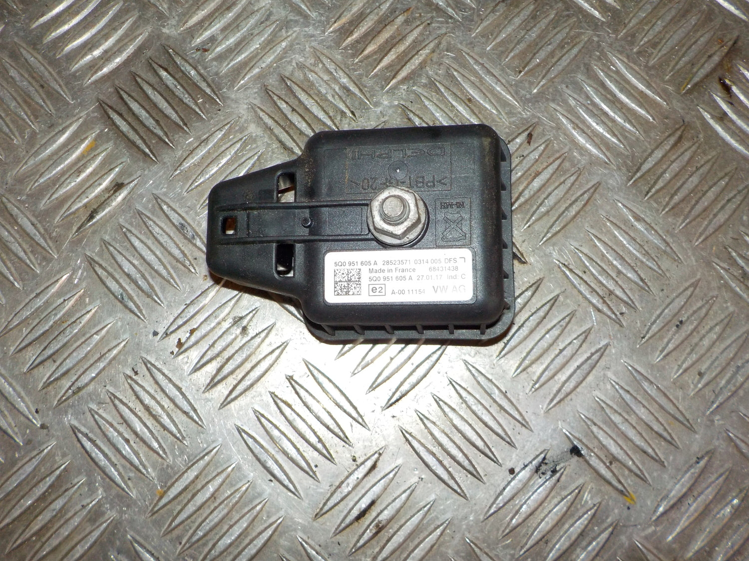 VW Golf 7 Au Alarmanlæg Med OEM Nr. 5Q0951605A Fra VW Ophugger