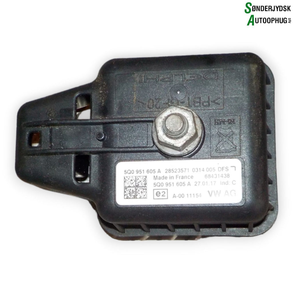 VW Golf 7 Au Alarmanlæg Med OEM Nr. 5Q0951605A Fra VW Ophugger