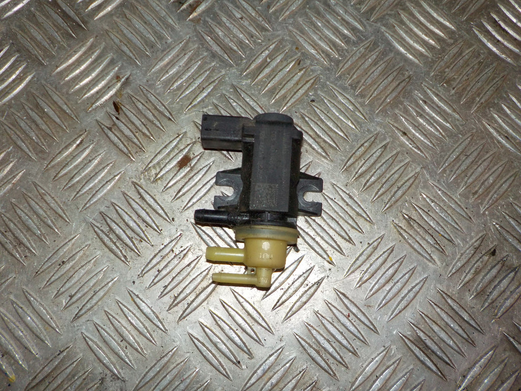 VW Golf 7 Au Vacuum Ventil Med OEM Nr. 1K0906627B Fra VW Ophugger