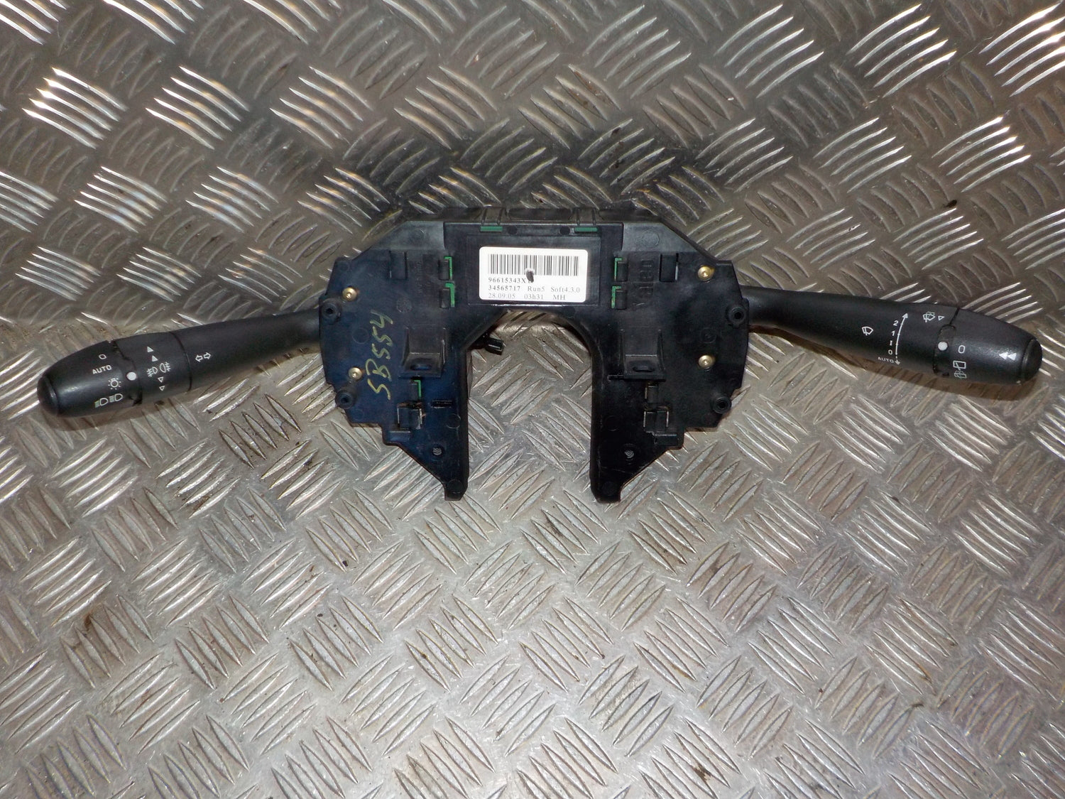 Citroen C4 Kontakt Combi Med OEM Nr. 96615343XT Fra Citroen Ophugger