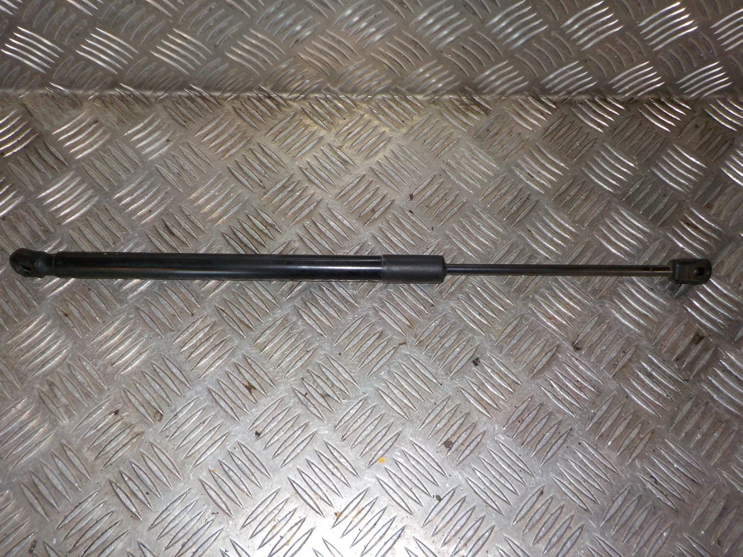 Hyundai IX20 Bagklapsdæmper Med OEM Nr. 817701K000 Fra Hyundai Ophugger