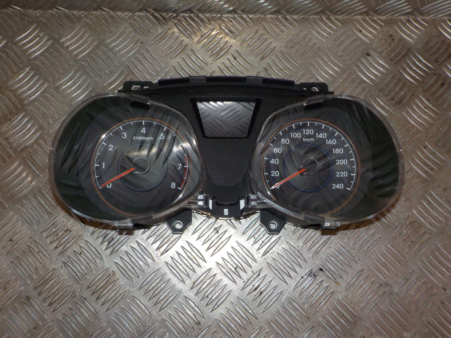 Hyundai Ix20 Speedometer - Instrument Med OEM Nr. 940531K080 Fra Hyundai Ophugger
