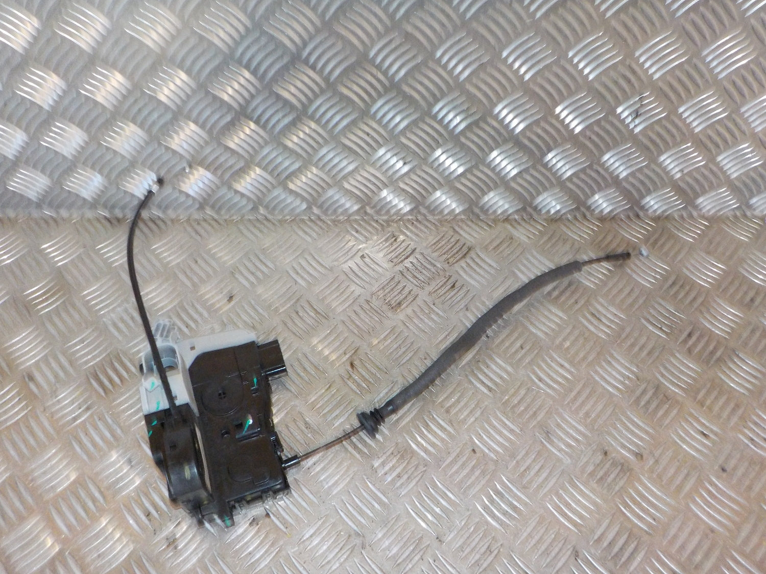 Hyundai Ix20 Dørlås Med OEM Nr. 813201K020 Fra Hyundai Ophugger