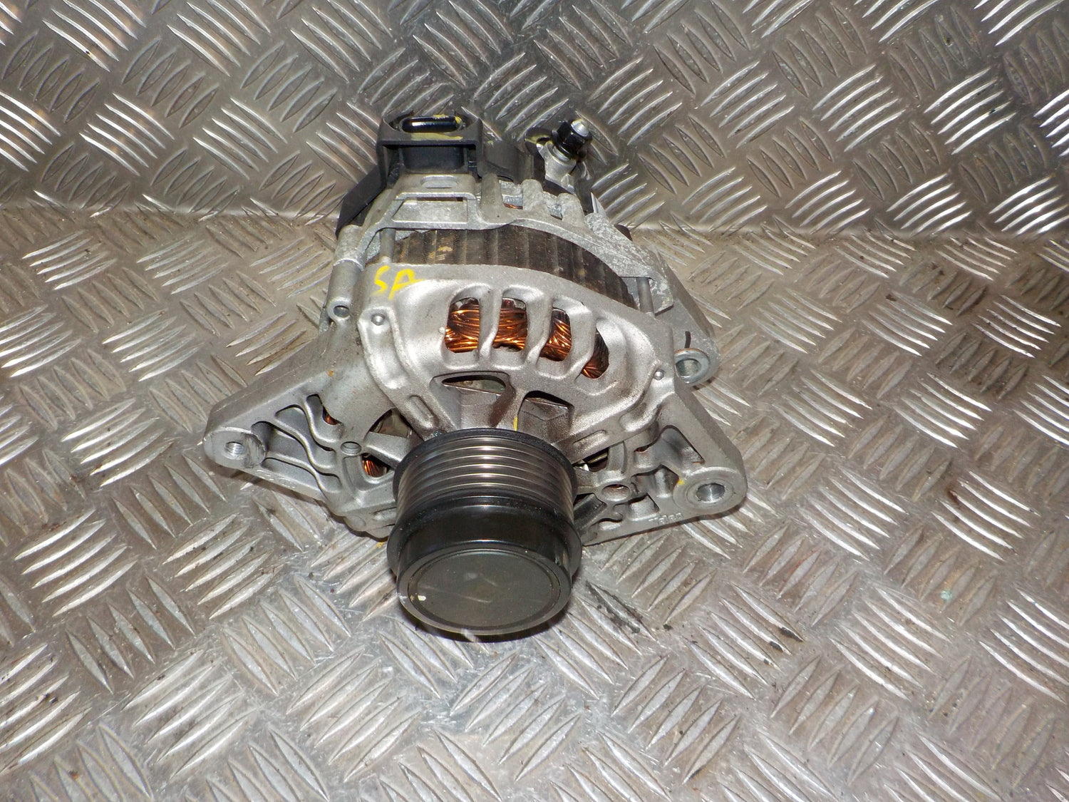 Hyundai Ix20 Generator Med OEM Nr. 2717585 Fra Hyundai Ophugger