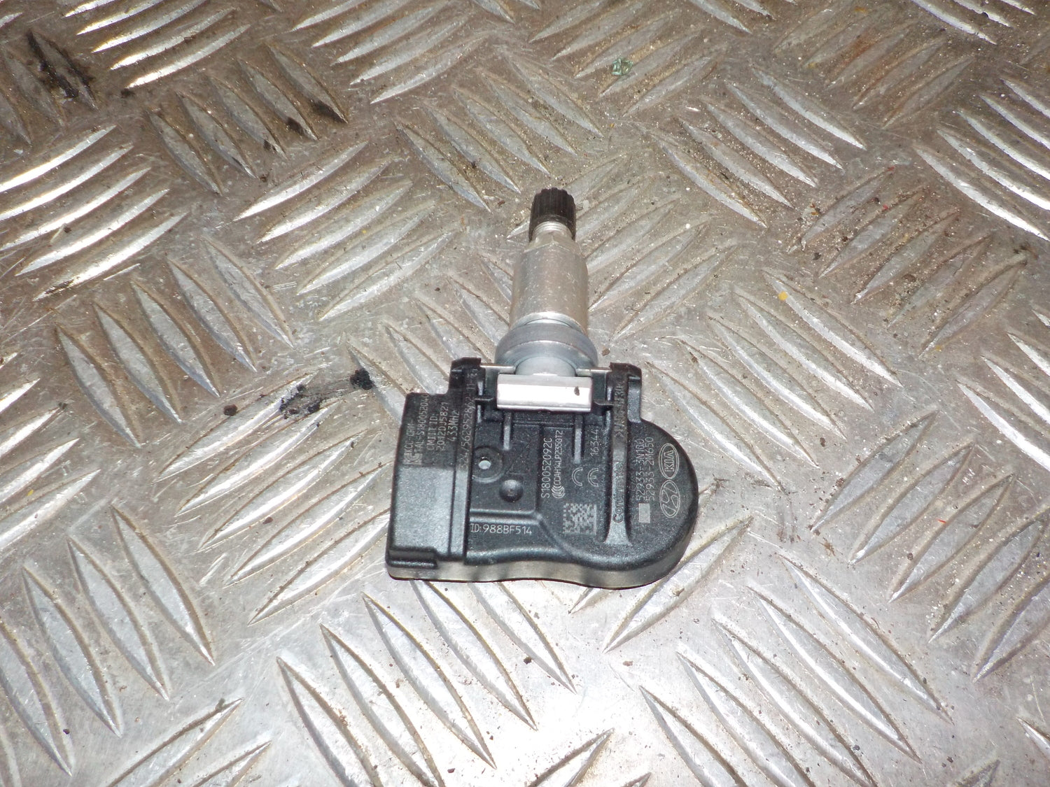 Hyundai Ix20 Dæktryk Føler Med OEM Nr. 529332M650 Fra Hyundai Ophugger