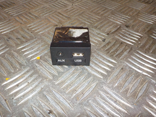 Hyundai IX20 Kontakt Diverse Med OEM Nr. USB Fra Hyundai Ophugger