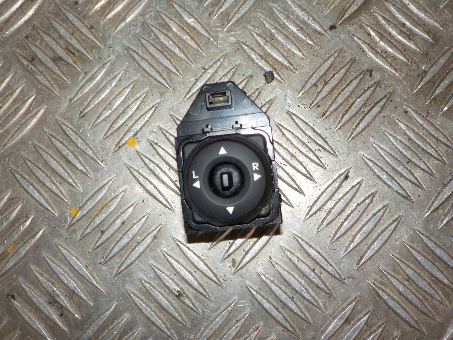 Hyundai Ix20 Kontakt Sidespejl Med OEM Nr. 935301K5004X Fra Hyundai Ophugger