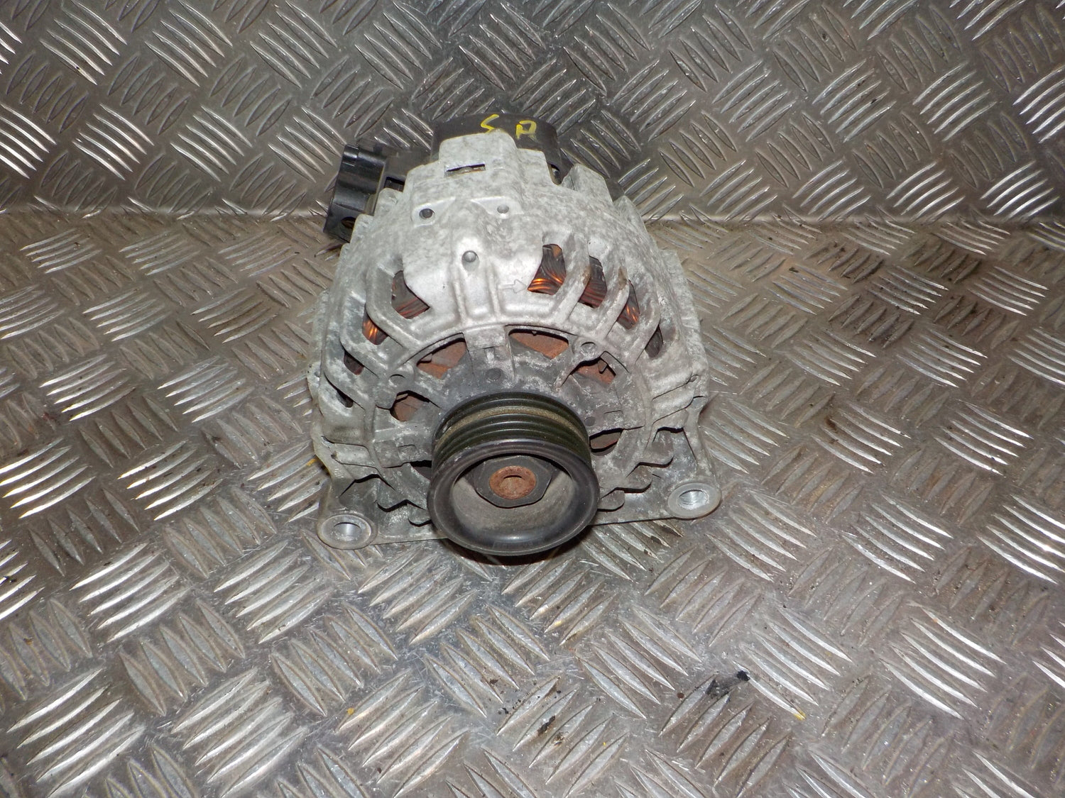 Peugeot 206+ Generator Med OEM Nr. 5705AZ Fra Peugeot Ophugger