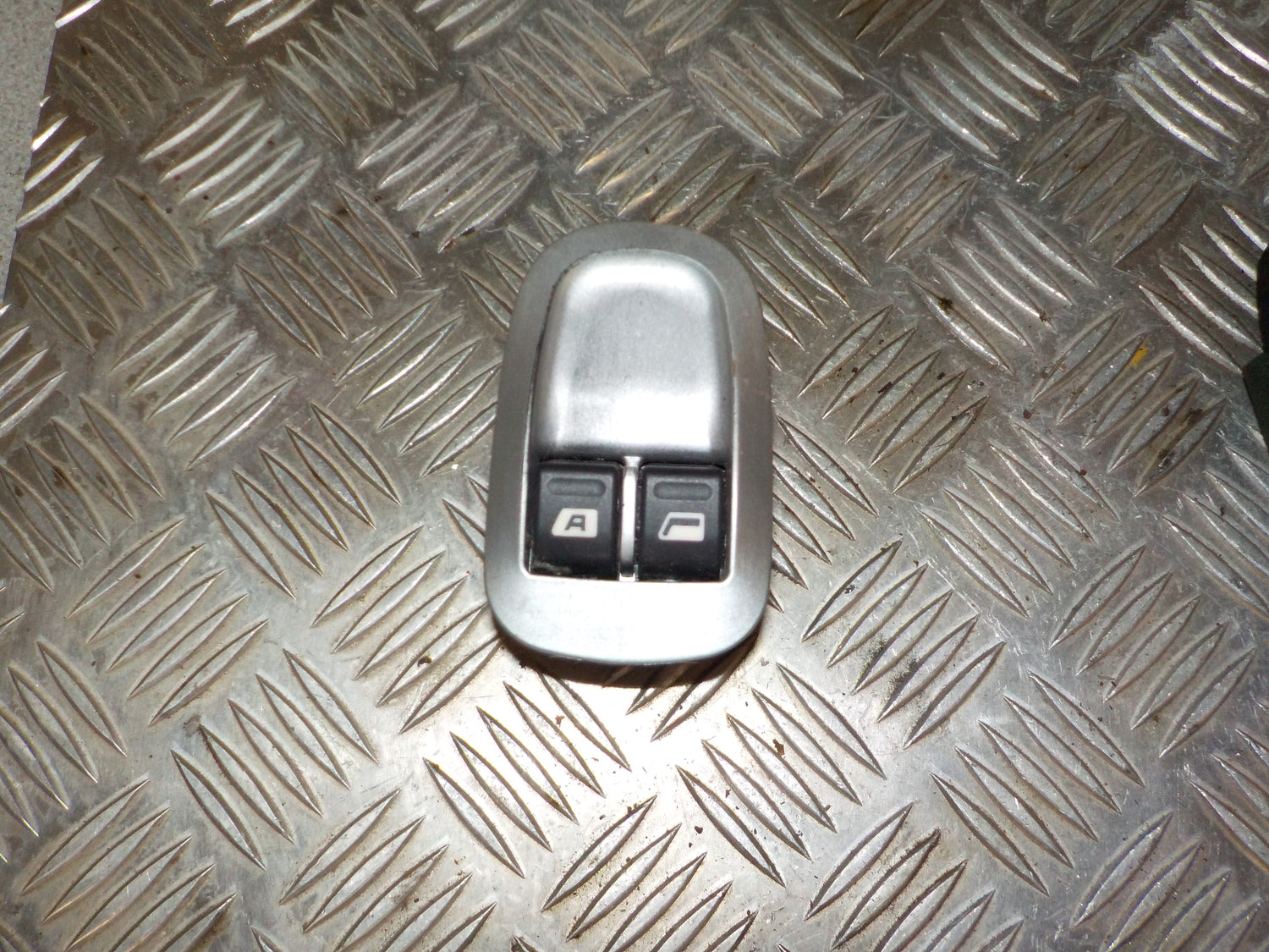 Peugeot 206+ Kontakt Rudehejs Med OEM Nr. 96644392VV Fra Peugeot Ophugger