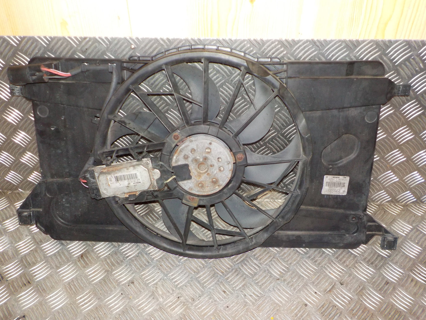 Volvo S40/V50 Kølerblæser El Med OEM Nr. 0130307073 Fra Volvo Ophugger