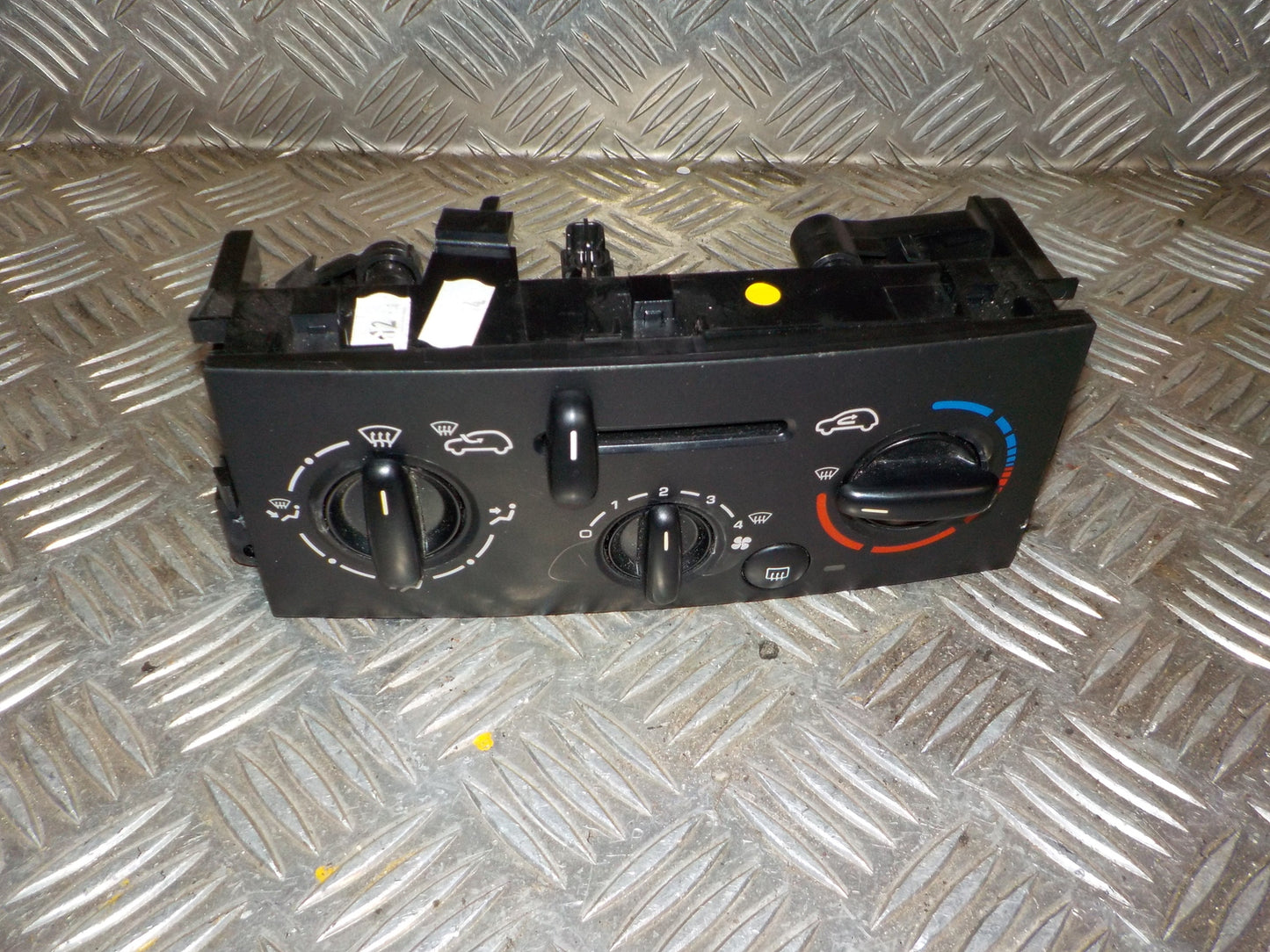 Peugeot 207 CC Varmeregulering Med OEM Nr. N102077R Fra Peugeot Ophugger