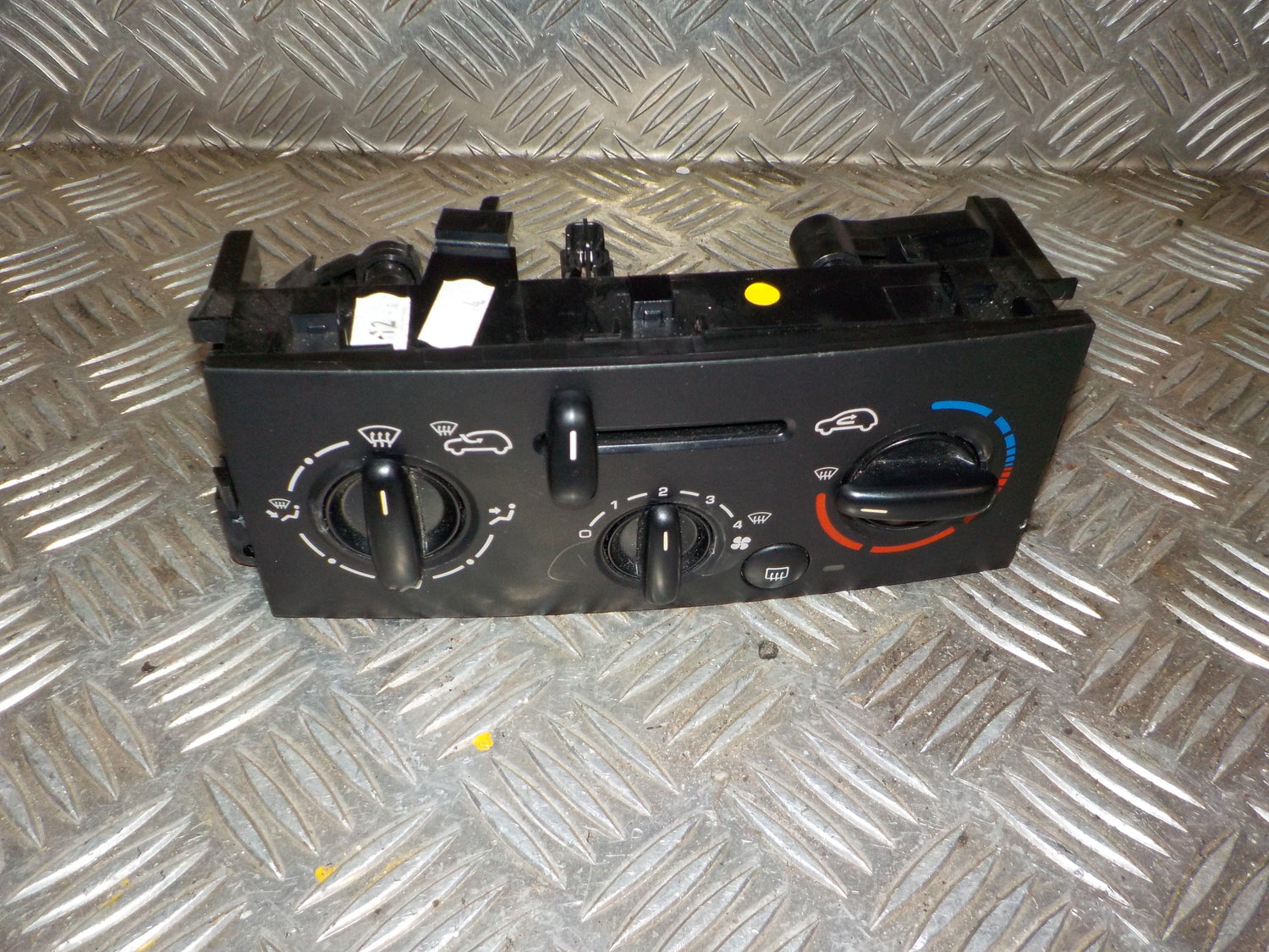Peugeot 207 CC Varmeregulering Med OEM Nr. N102077R Fra Peugeot Ophugger