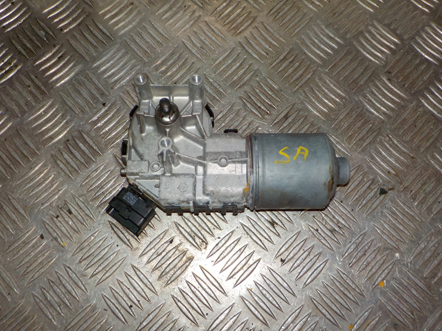 Peugeot 207 Cc Viskermotor Med OEM Nr. 0390241970 Fra Peugeot Ophugger