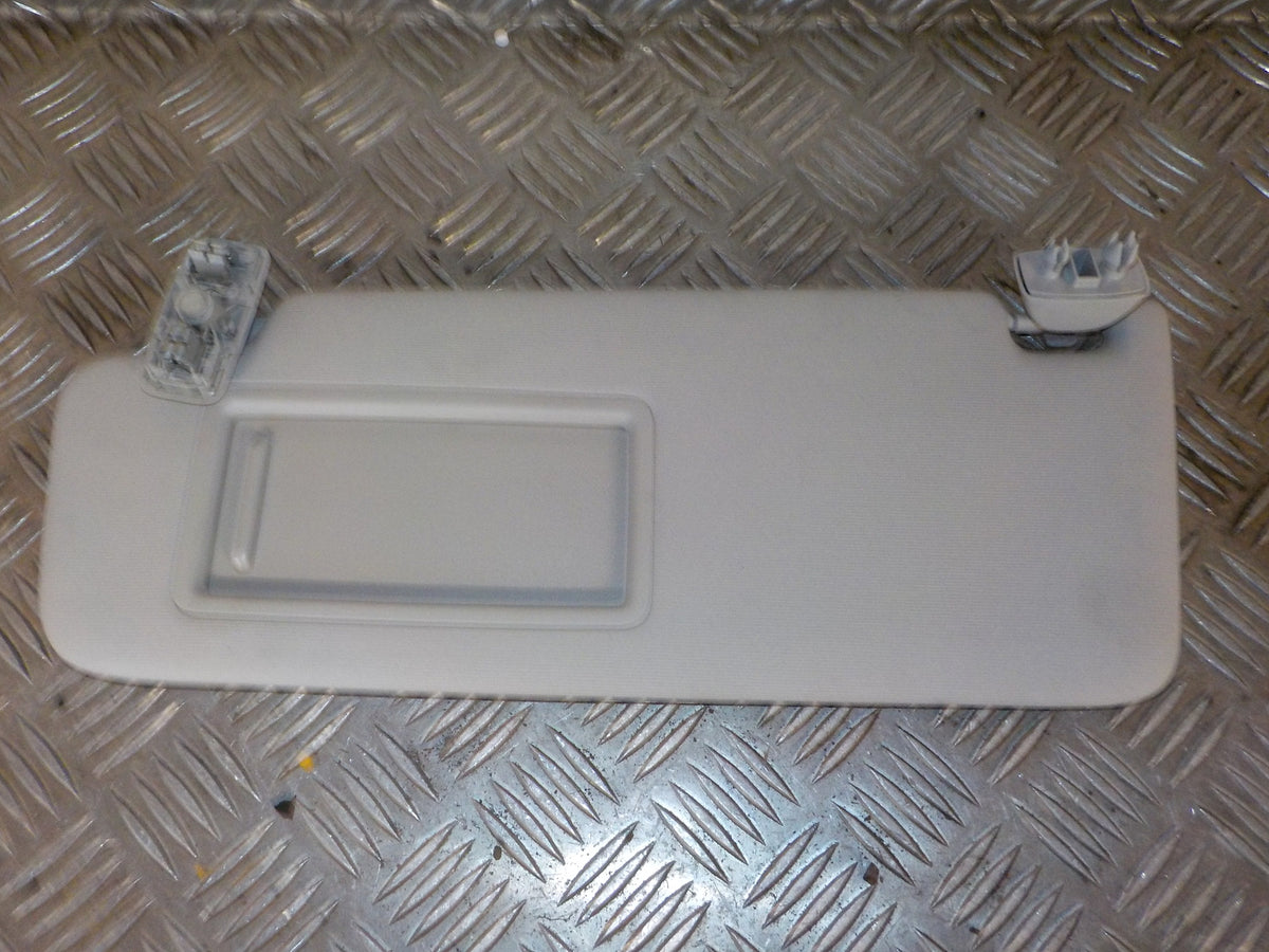 Skoda Rapid Solskærm Med OEM Nr. 5JC857551F2F4 Fra Skoda Ophugger