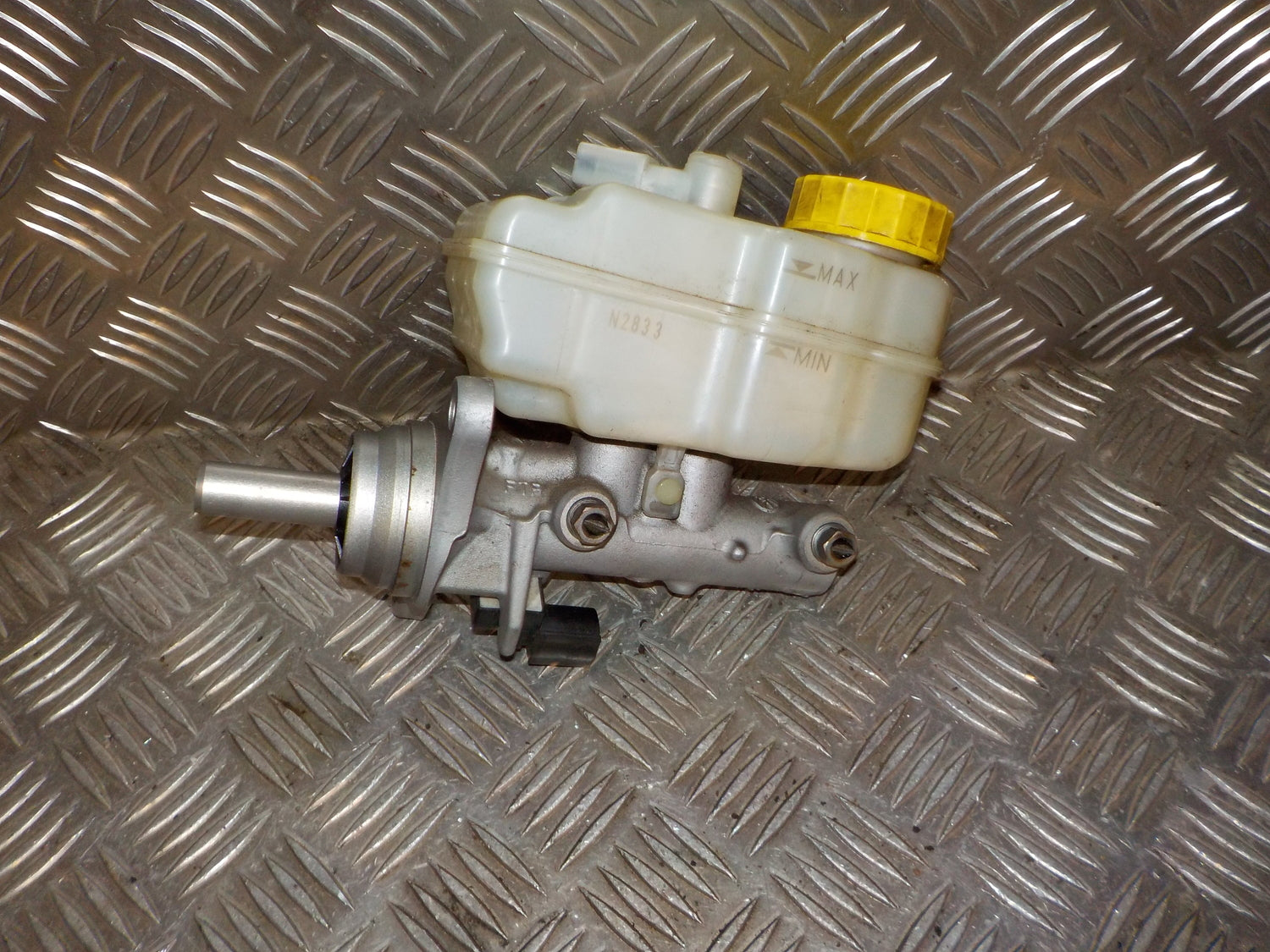 Skoda Rapid Bremsehovedcylinder Med OEM Nr. 6R1611019F Fra Skoda Ophugger