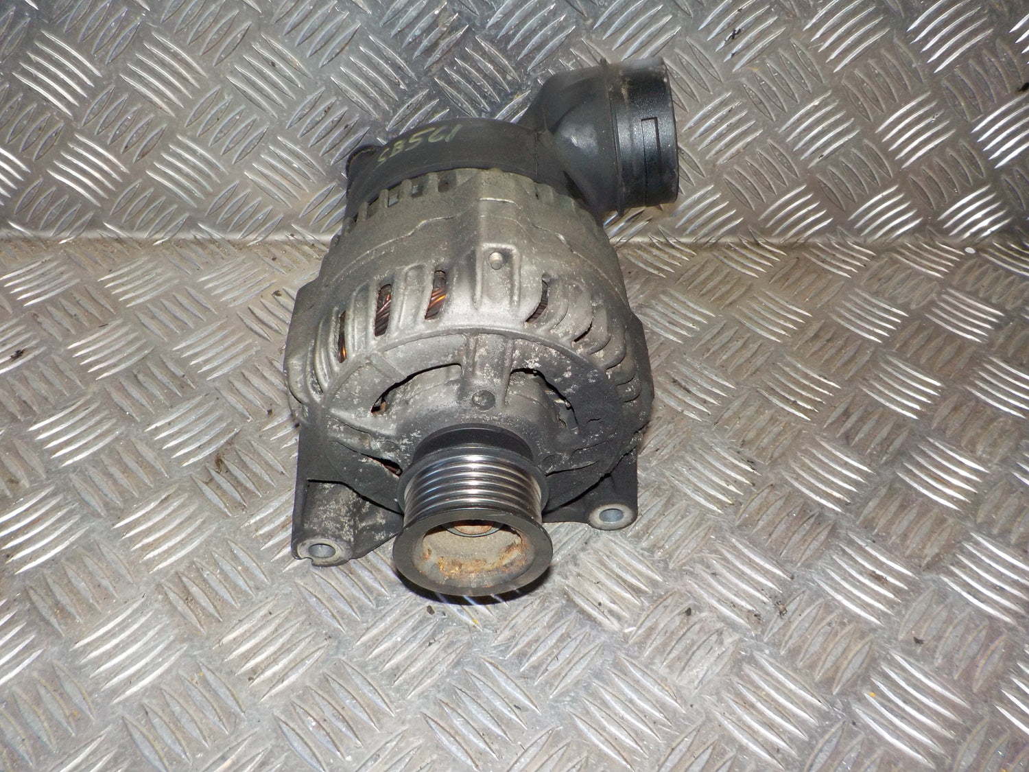 BMW 5-Serie E39 Generator Med OEM Nr. 12311432978 Fra BMW Ophugger