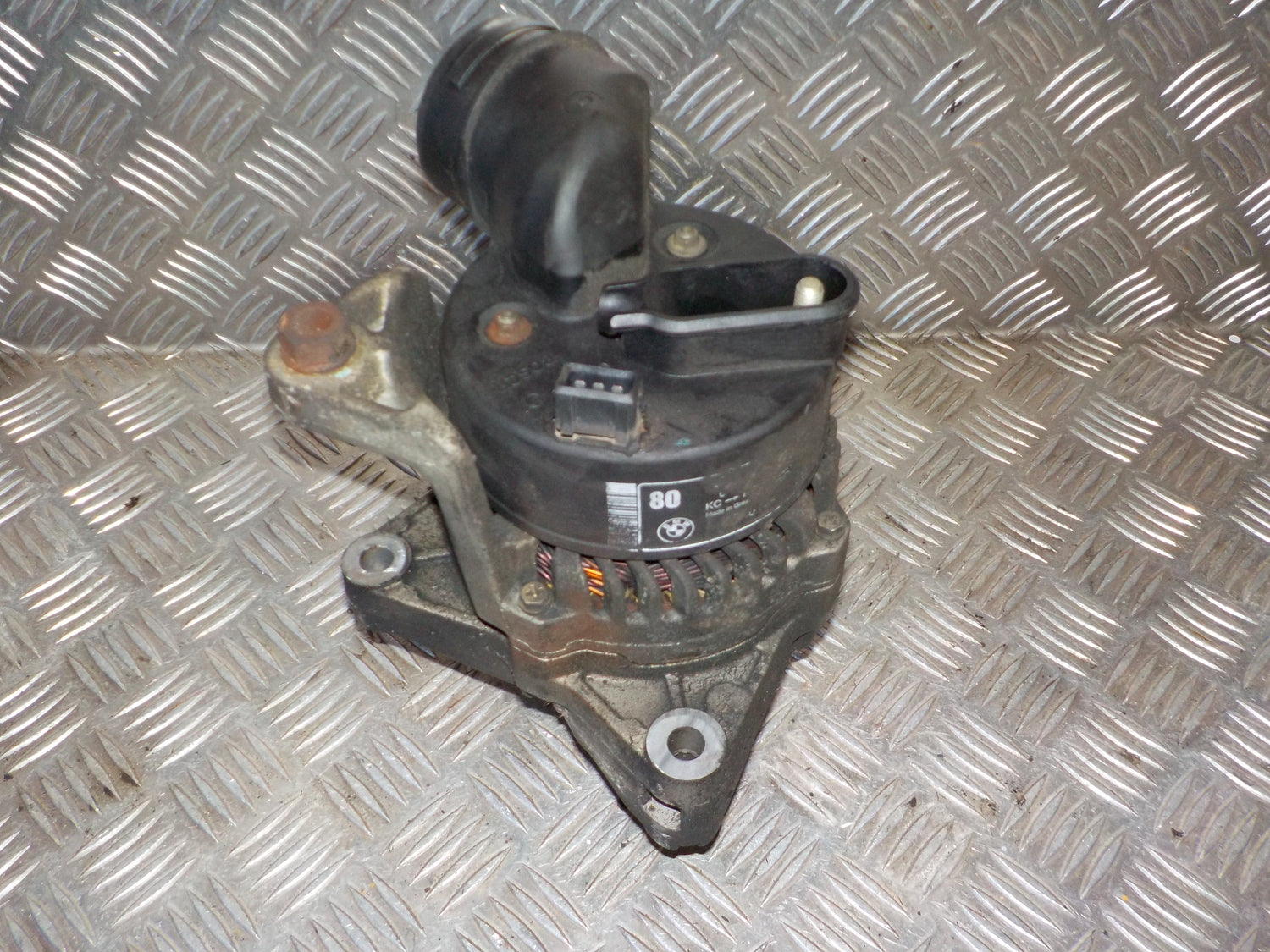 BMW 5-Serie E39 Generator Med OEM Nr. 12311740624 Fra BMW Ophugger